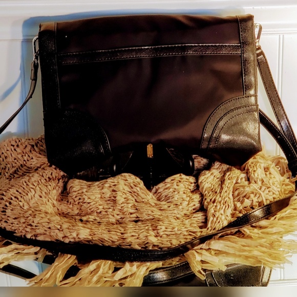 NWOT Simply Vera Vera Wang Aurora Fold-Over Purse - Picture 2 of 3